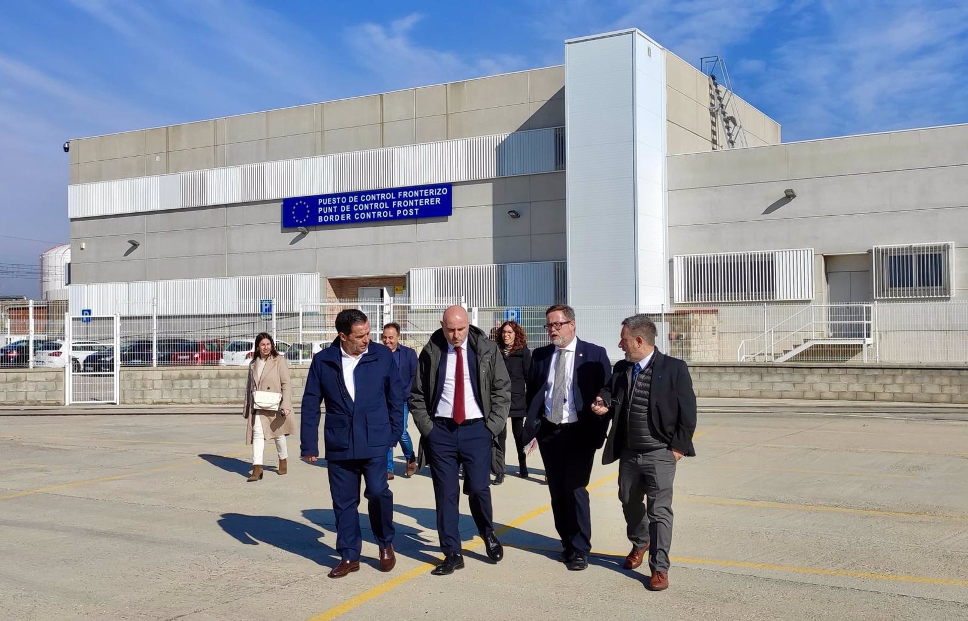 7. Visita las Instalaciones en Persona